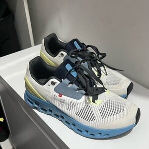 On Running cloud tennis shoes